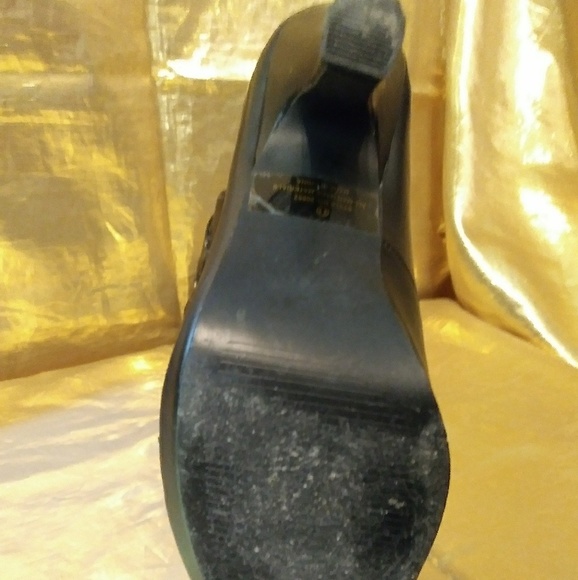 Newport News Leather studded mary Jane heels - Picture 6 of 6